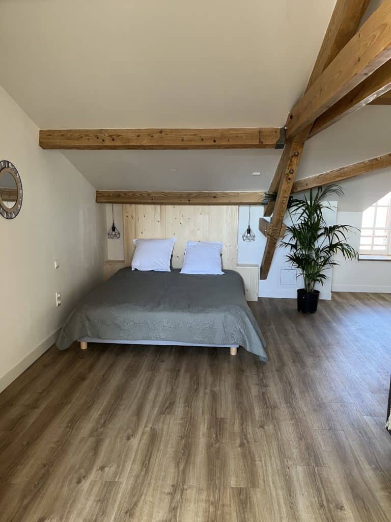 K fichiers, chambre chaleureuse dans les Voûtes de Villebourbon, Airbnb charme et authenticité.